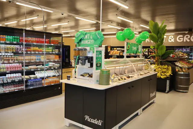 Salad bar and fresh counter in the 24SJU Tillberga supermarket